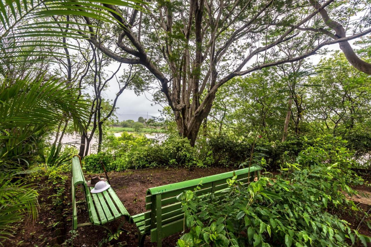 Saffronstays Firdaus Baug Khamshet Dış mekan fotoğraf